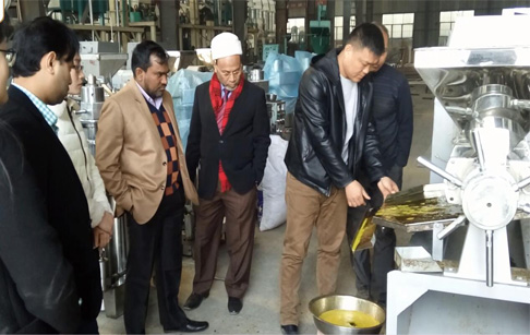 Bangladeshese customers visited our factory for rapeseed oil press machine