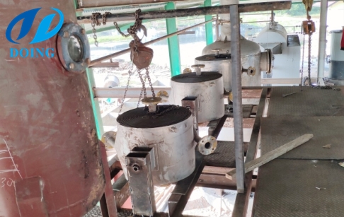 Indonesia 5tpd small scale palm oil refinery project is installing
