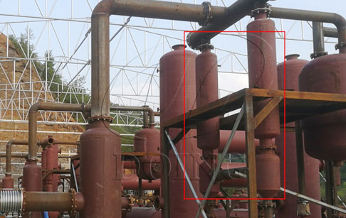 Why does DOING adopt vertical condenser in waste tyre pyrolysis plant?