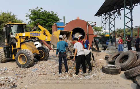 Recycling waste plastic to fuel oil pyrolysis plant run successfully in Indonesi...