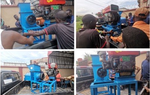 Nigerian customer took a 500kg/h small palm oil expeller machine from our overseas warehouse