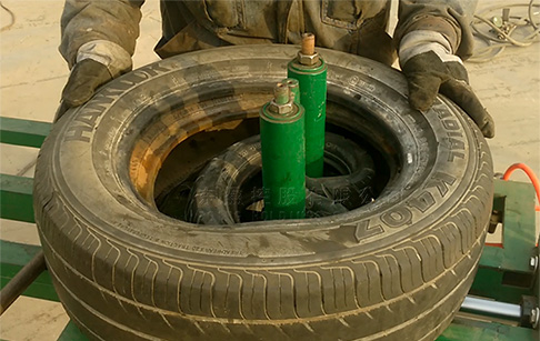 Tyre doubling & unpacking machine